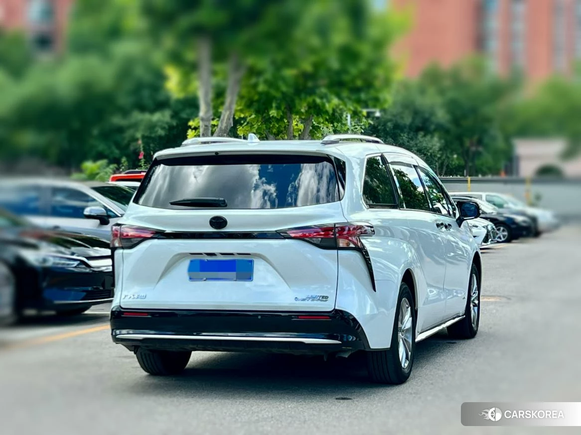 Toyota Sienna 2024 Белый из Китая, фото 6