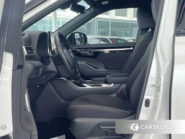 Toyota Crown 2021 Белый из Китая, фото 6