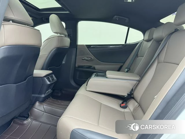Lexus ES 2024 Белый из Китая, фото 6