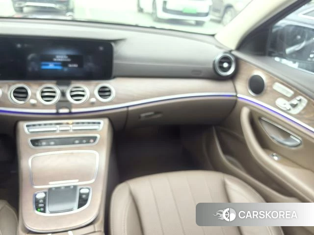 Mercedes-Benz E-Class 2023 Черный из Китая, фото 6