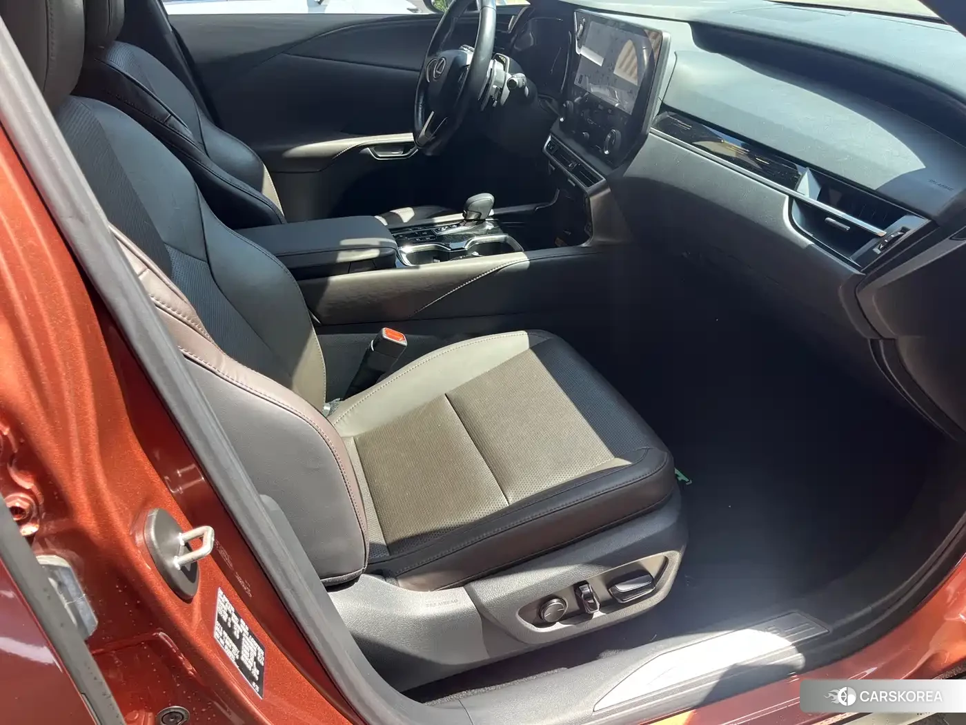 Lexus RX 2023 Champagne/brown из Китая, фото 6