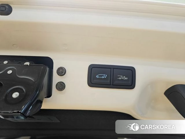 Hyundai The New Staria 2026 Белый из Кореи, фото 6