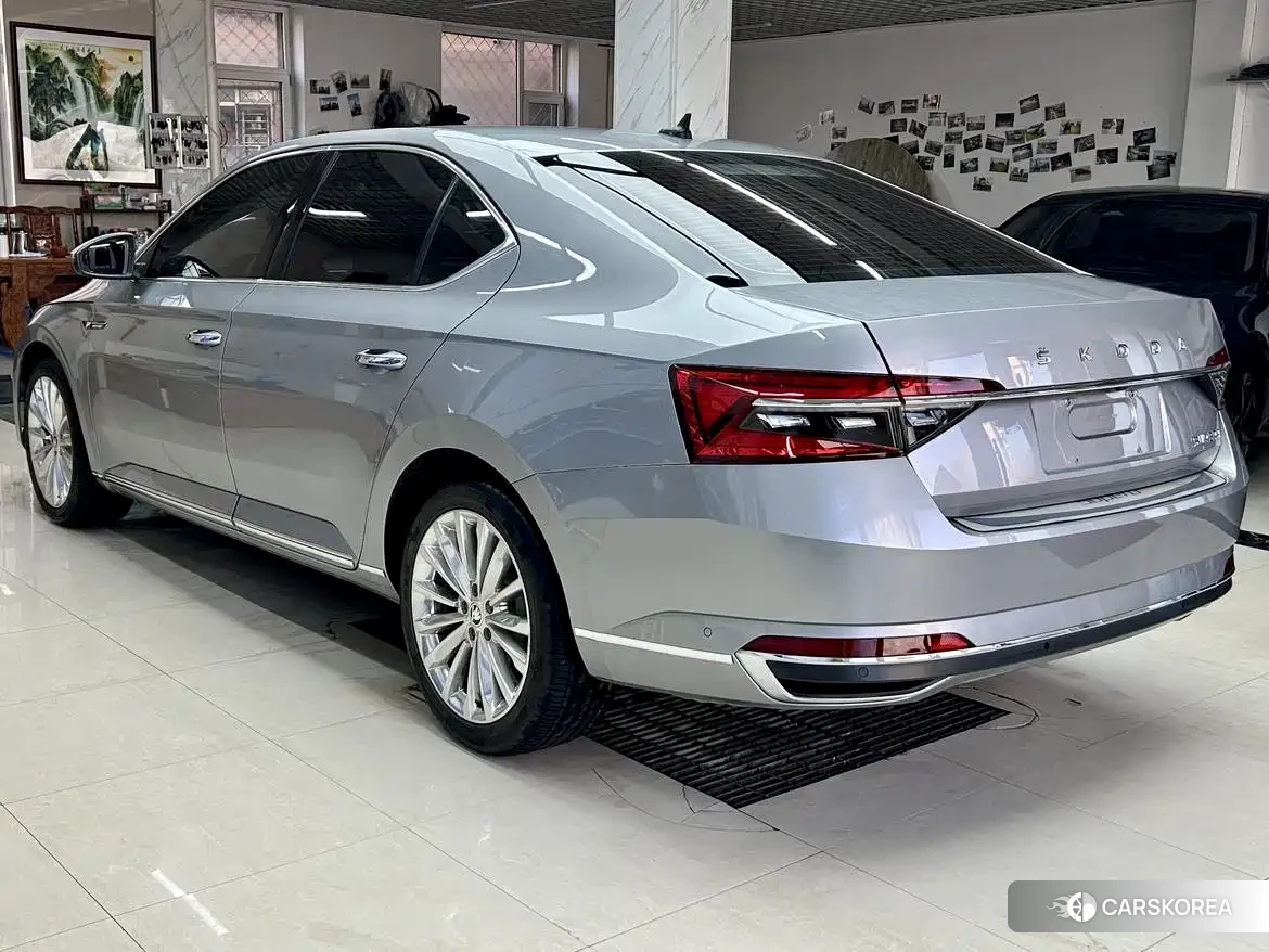 Skoda Superb 2023 Silver/gray из Китая, фото 6
