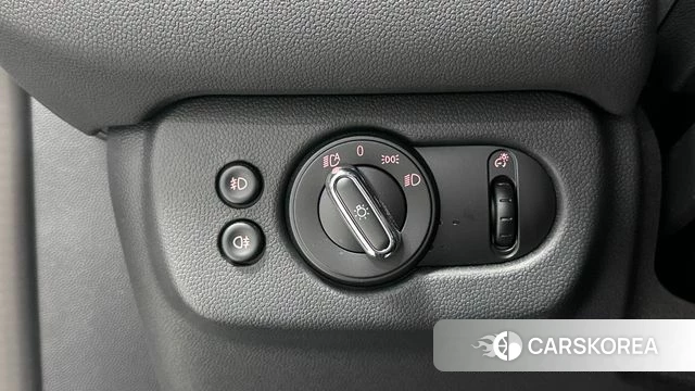 Mini Cooper Clubman 2023 Белый из Кореи, фото 6