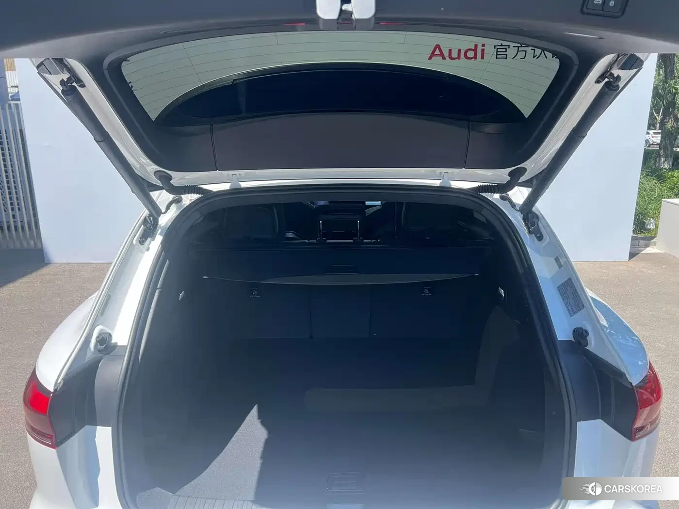 Audi Q6L 2025 Белый из Китая, фото 6