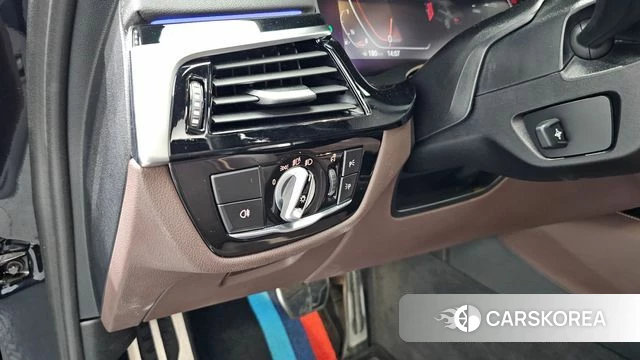 BMW 5 Series (G30) 2022 Черный из Кореи, фото 6