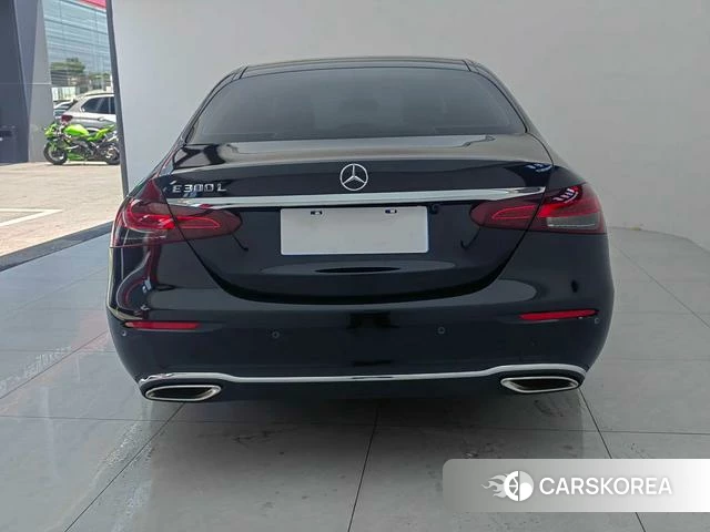 Mercedes-Benz E-Class 2022 Черный из Китая, фото 6