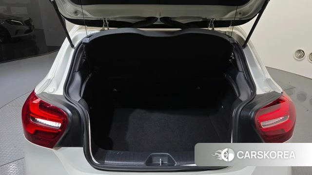 Mercedes-Benz A-Class W176 2018 Белый из Кореи, фото 6