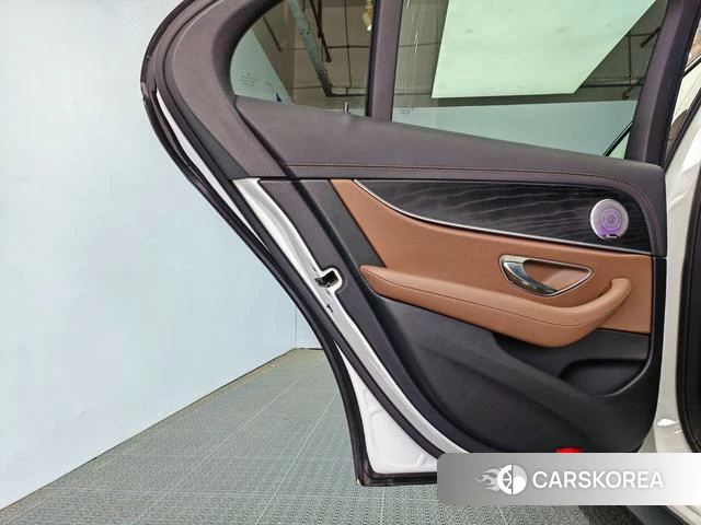Mercedes-Benz E-Class 2021 Черный из Китая, фото 6