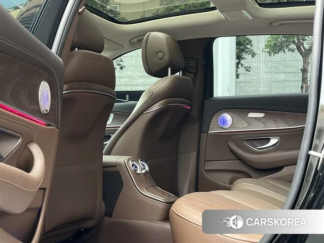 Mercedes-Benz E-Class 2023 Черный из Китая, фото 6