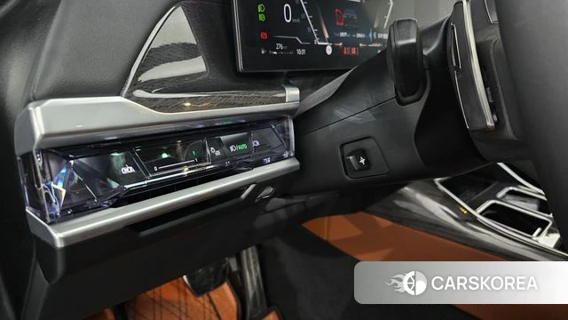 BMW 7 Series (G70) 2026 Черный из Кореи, фото 6
