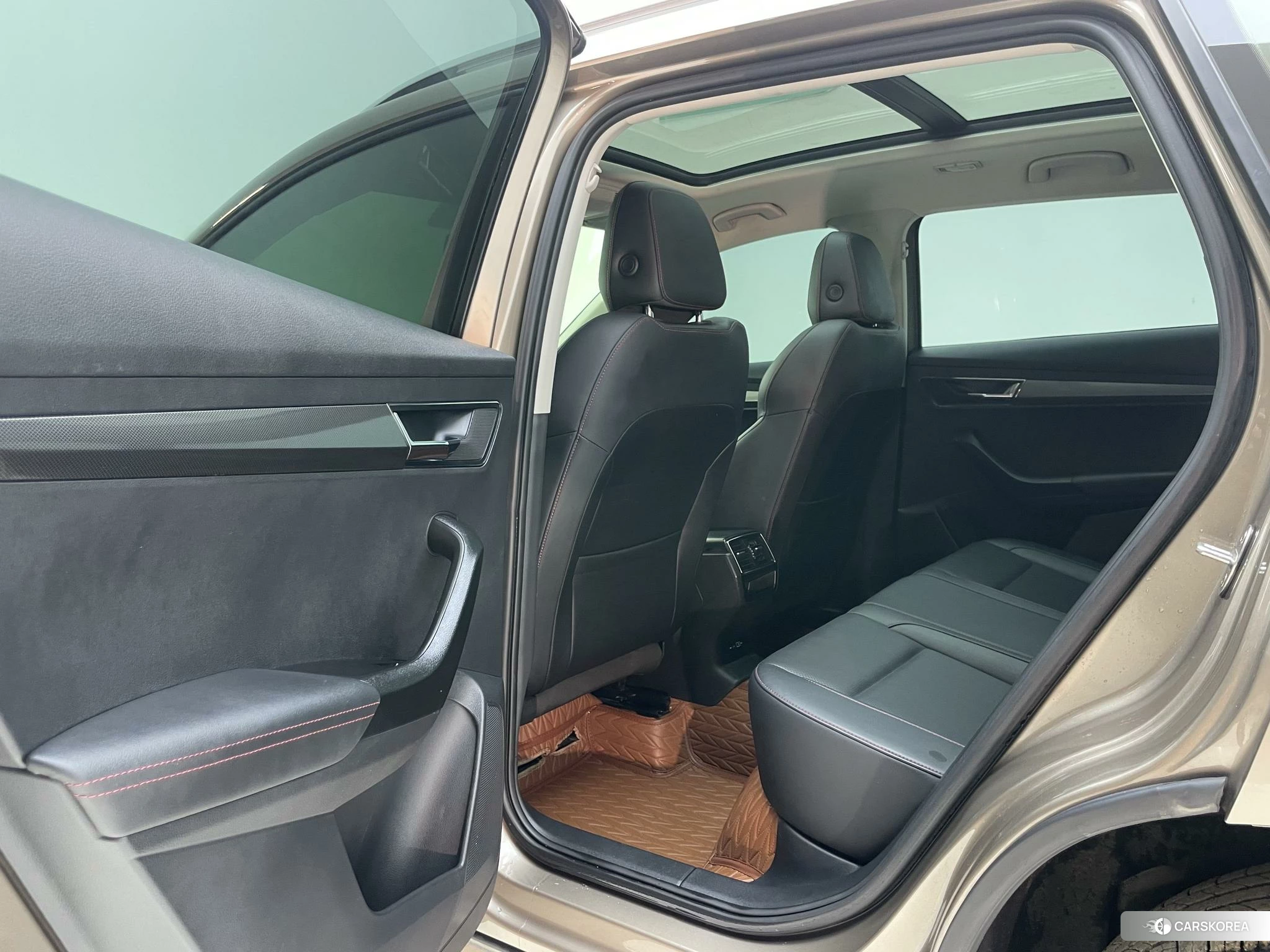 Skoda Karoq 2022 Шампань из Китая, фото 6