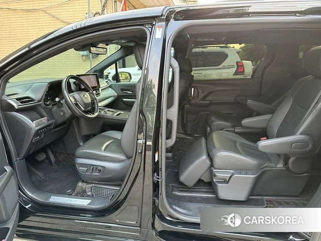 Toyota Granvia 2023 Черный из Китая, фото 6