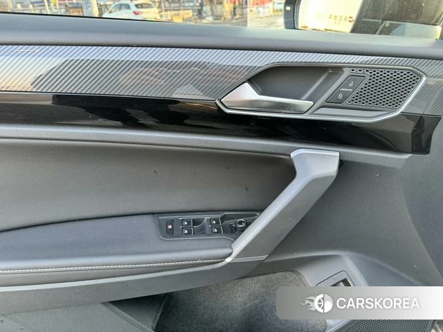 Volkswagen Tayron 2022 Темно-серый из Китая, фото 6
