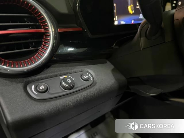 Chevrolet (GM Daewoo) Trax Crossover 2024 Белый из Кореи, фото 6