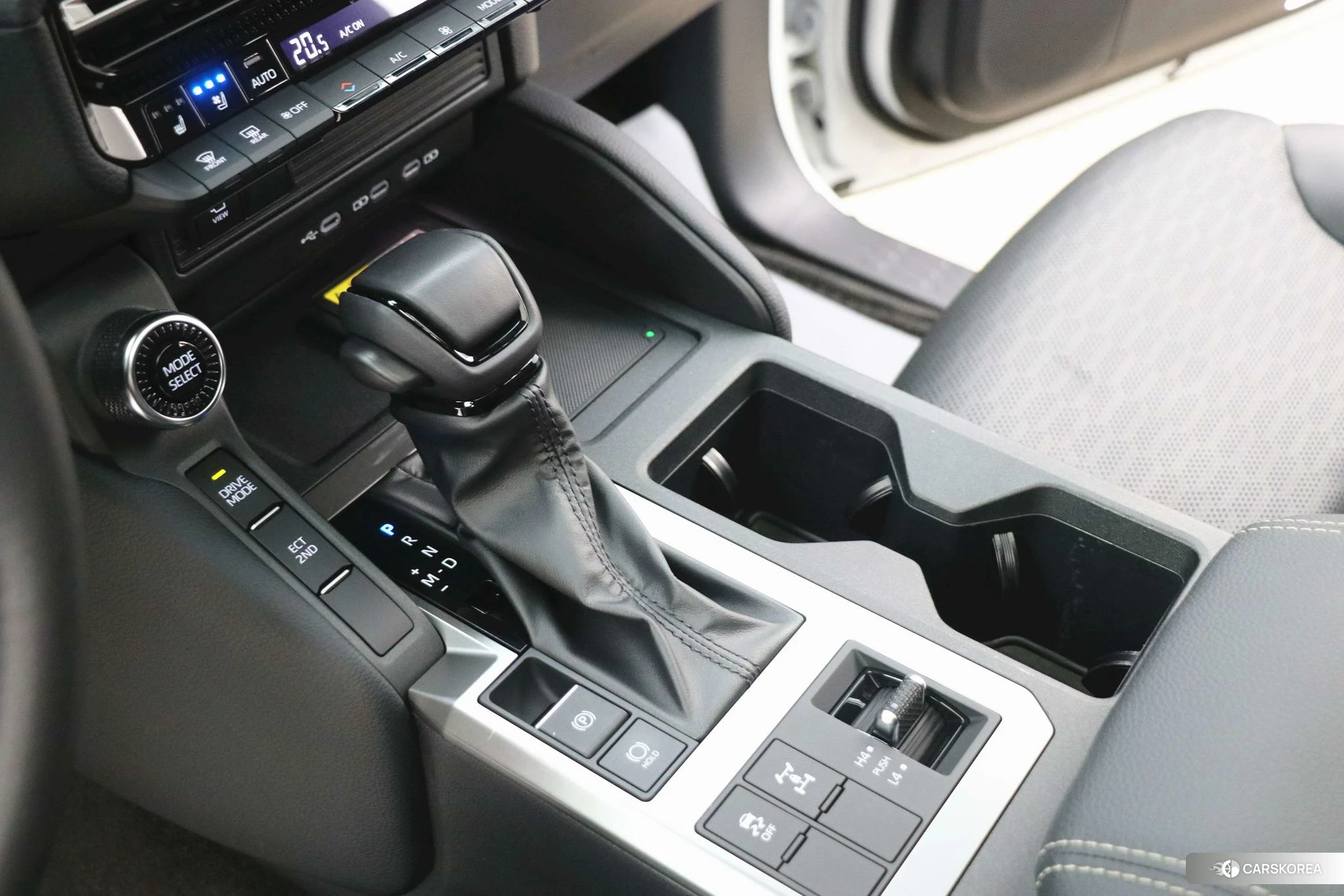 Toyota Land Cruiser 2025 Белый из Китая, фото 6