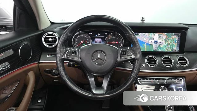 Mercedes-Benz E-Class W213 2018 Серебряный из Кореи, фото 6