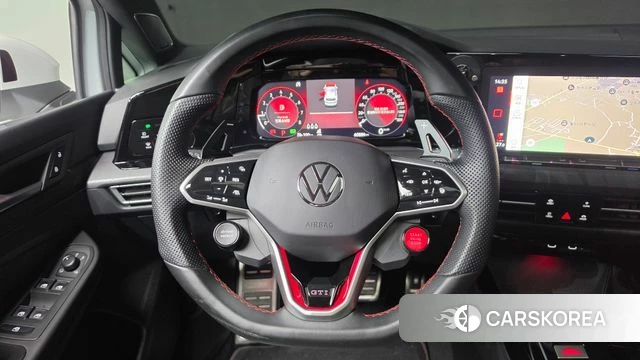 Volkswagen Golf 8th Generation 2023 Белый из Кореи, фото 6