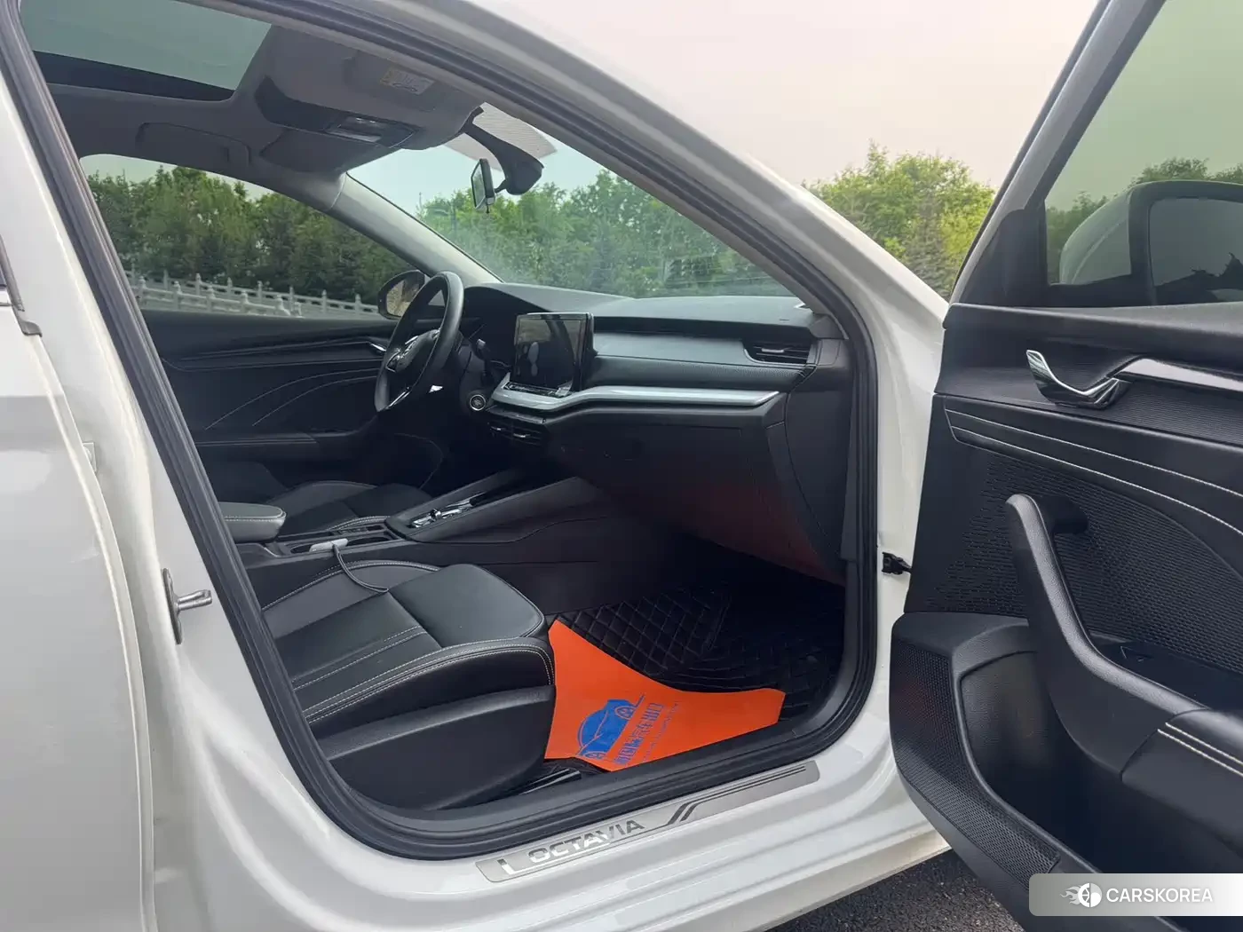 Skoda Octavia 2023 Белый из Китая, фото 6