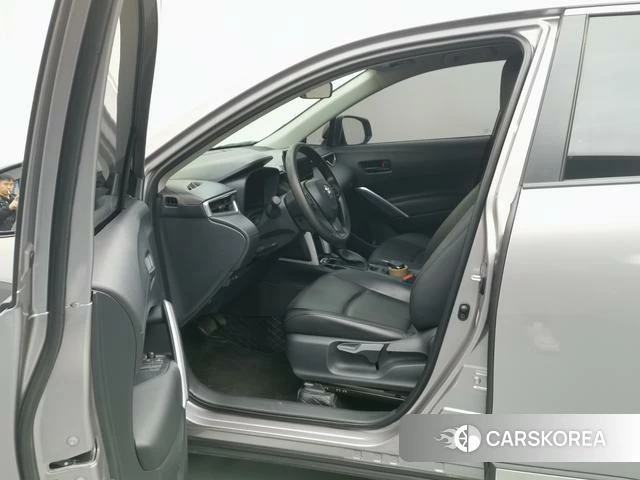 Toyota Corolla 2025 Серебристо-серый из Китая, фото 6