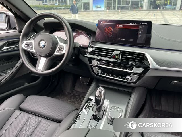 BMW 5 series 2023 Темно-серый из Китая, фото 6
