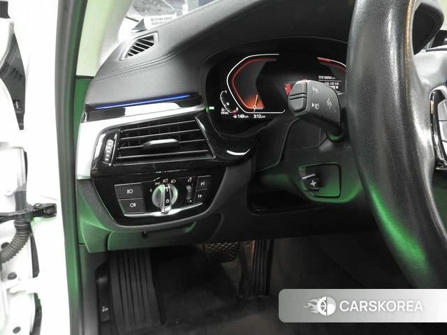 BMW 5 Series (G30) 2020 Белый из Кореи, фото 6
