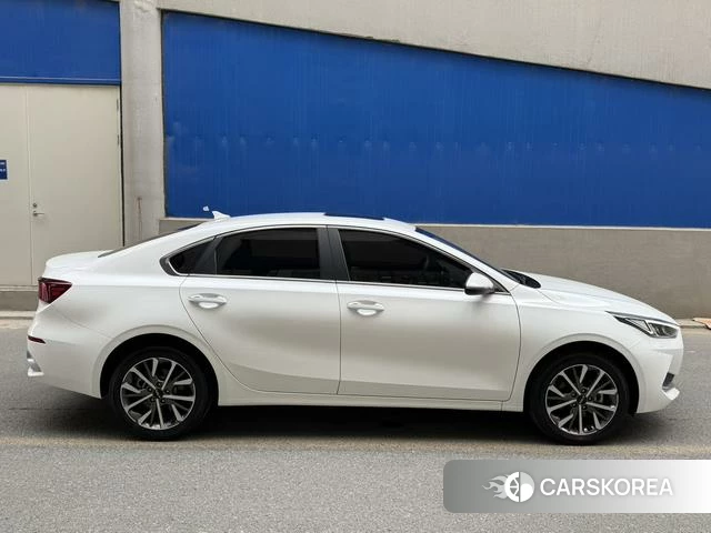Kia K3 2023 Белый из Китая, фото 6