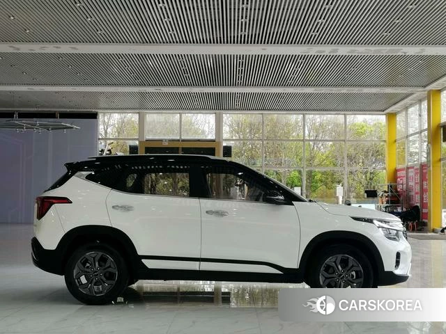 Kia Seltos 2023 Белый из Китая, фото 6