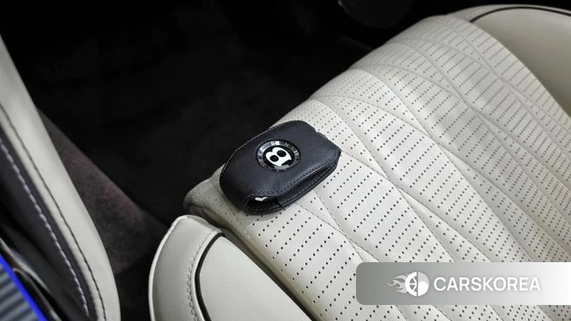 Bentley Flying Spur 3rd Generation 2023 Темно-зеленый из Кореи, фото 6