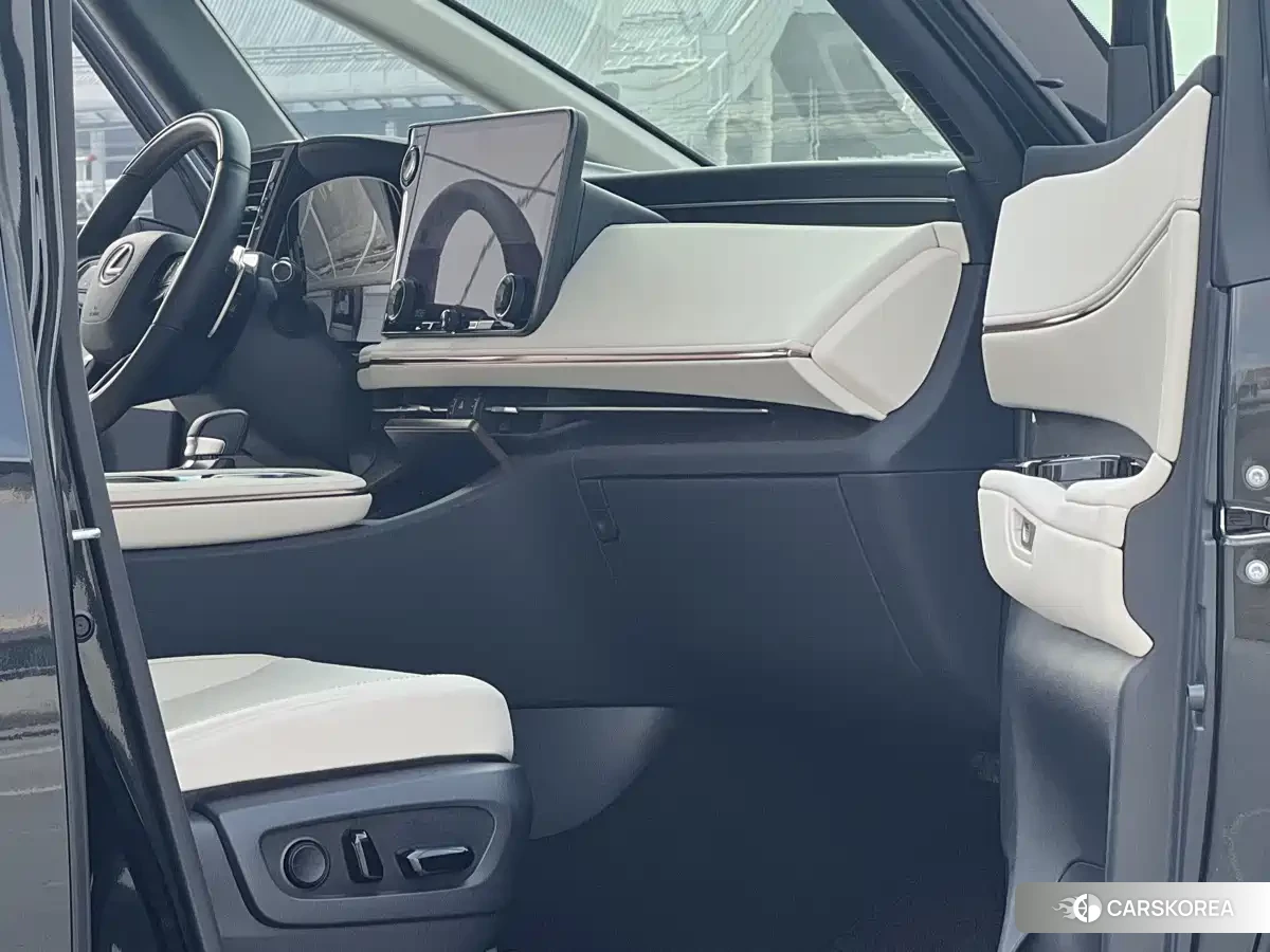 Lexus LM 2025 Черный из Китая, фото 6