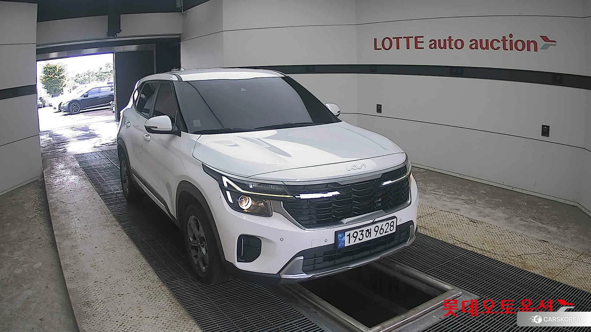 Kia Seltos 2023 Snow White Pearl (optional) из Кореи, фото 6