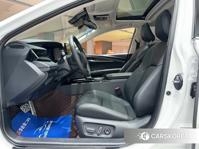 Toyota Camry 2025 Белый из Китая, фото 6