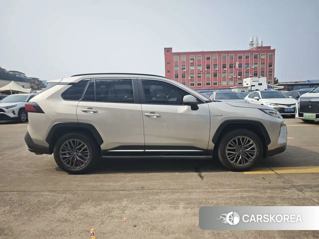 Toyota Wildlander 2023 Серебристо-серый из Китая, фото 6