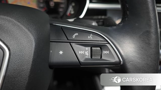 Audi Q3 (F3) 2023 Белый из Кореи, фото 6