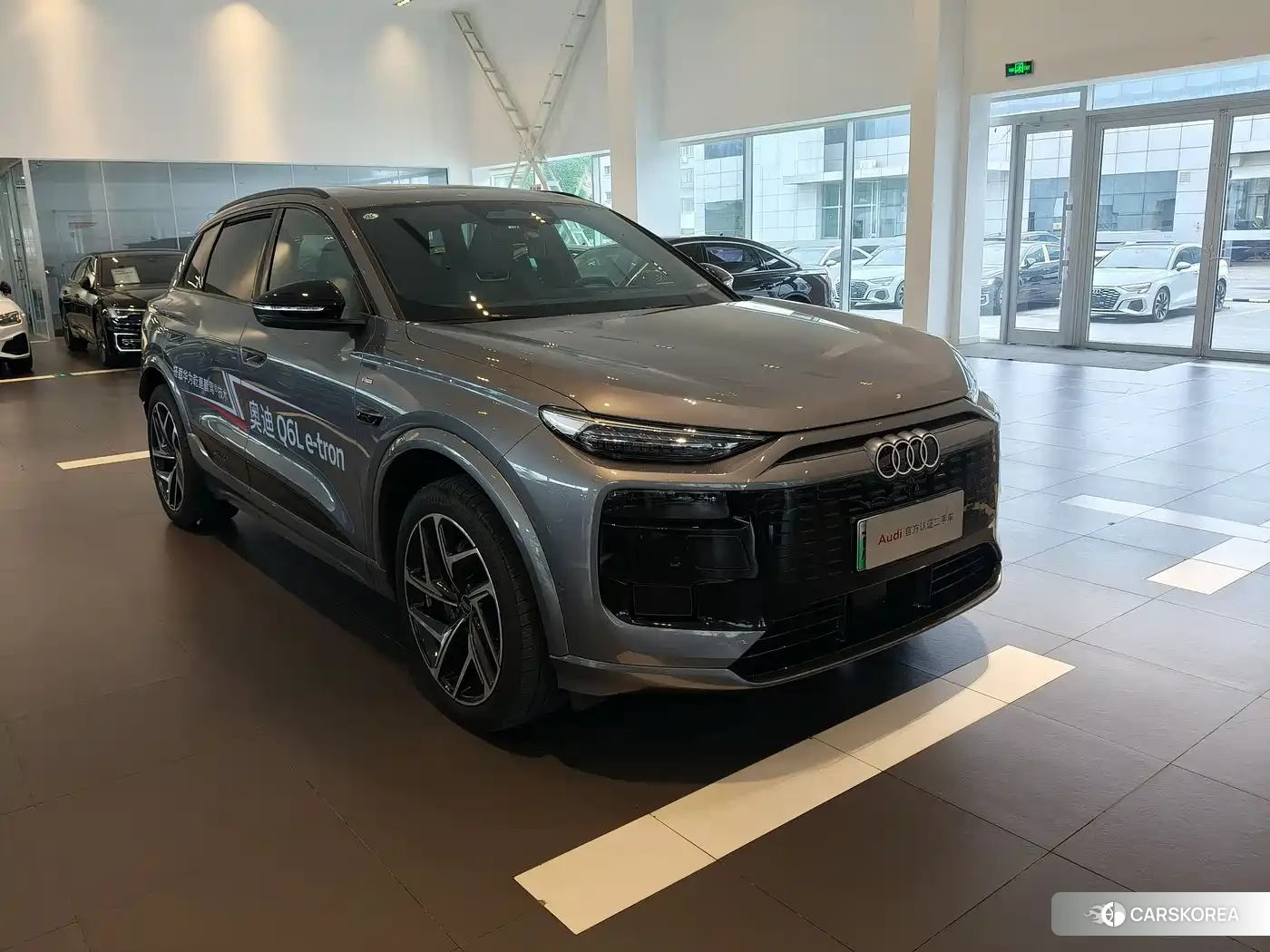 Audi Q6L 2025 Silver/gray из Китая, фото 6
