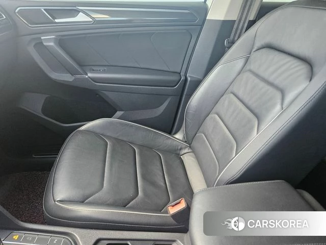 Volkswagen Tiguan second Generation 2018 Белый из Кореи, фото 6
