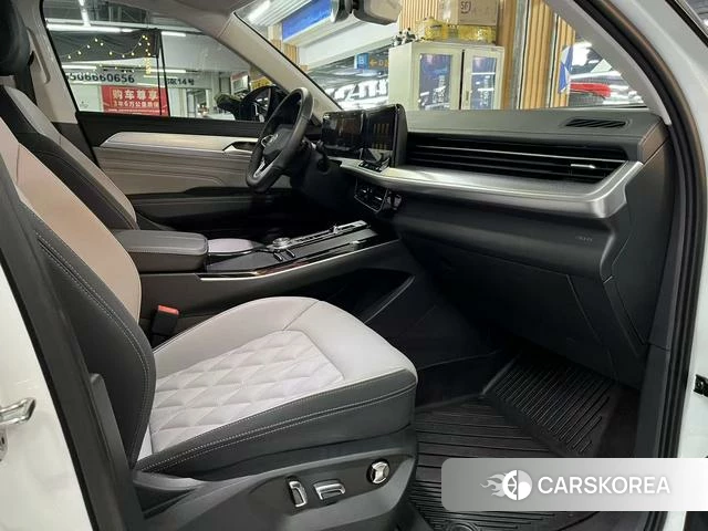 Volkswagen Tavendor 2024 Белый из Китая, фото 6