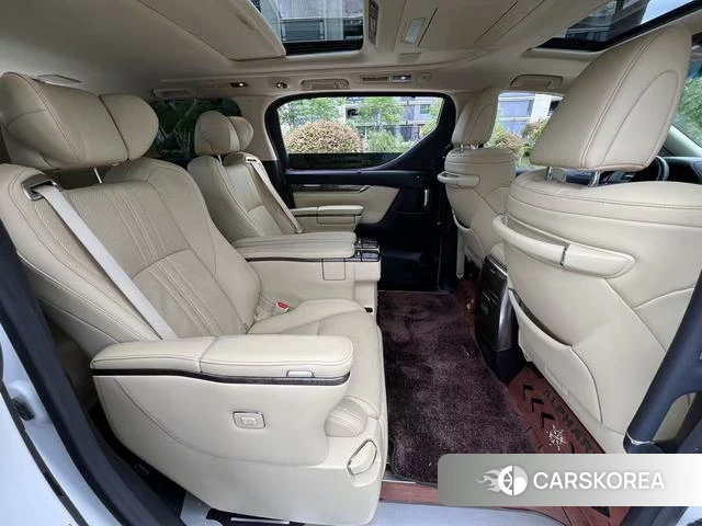 Toyota Alphard 2023 Белый из Китая, фото 6
