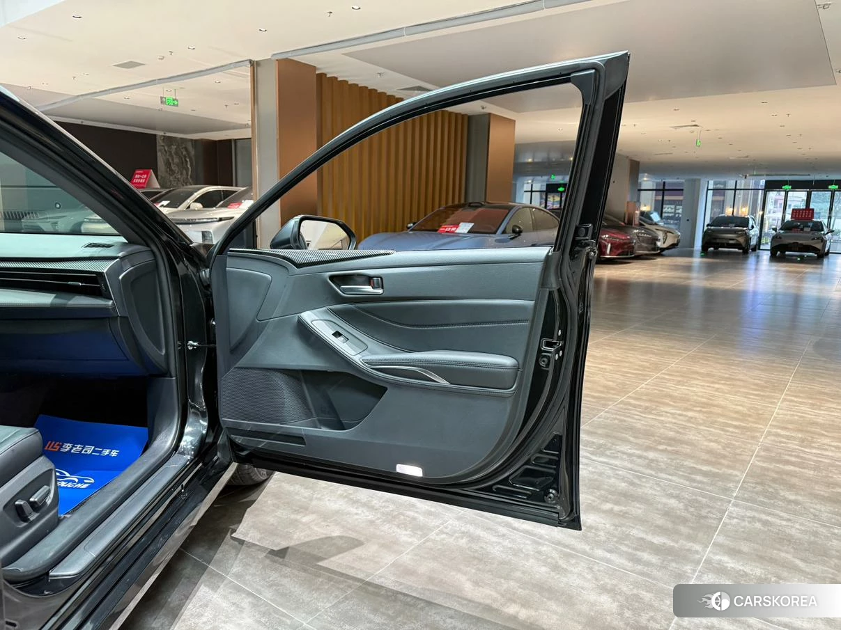 Toyota Avalon 2023 Черный из Китая, фото 6