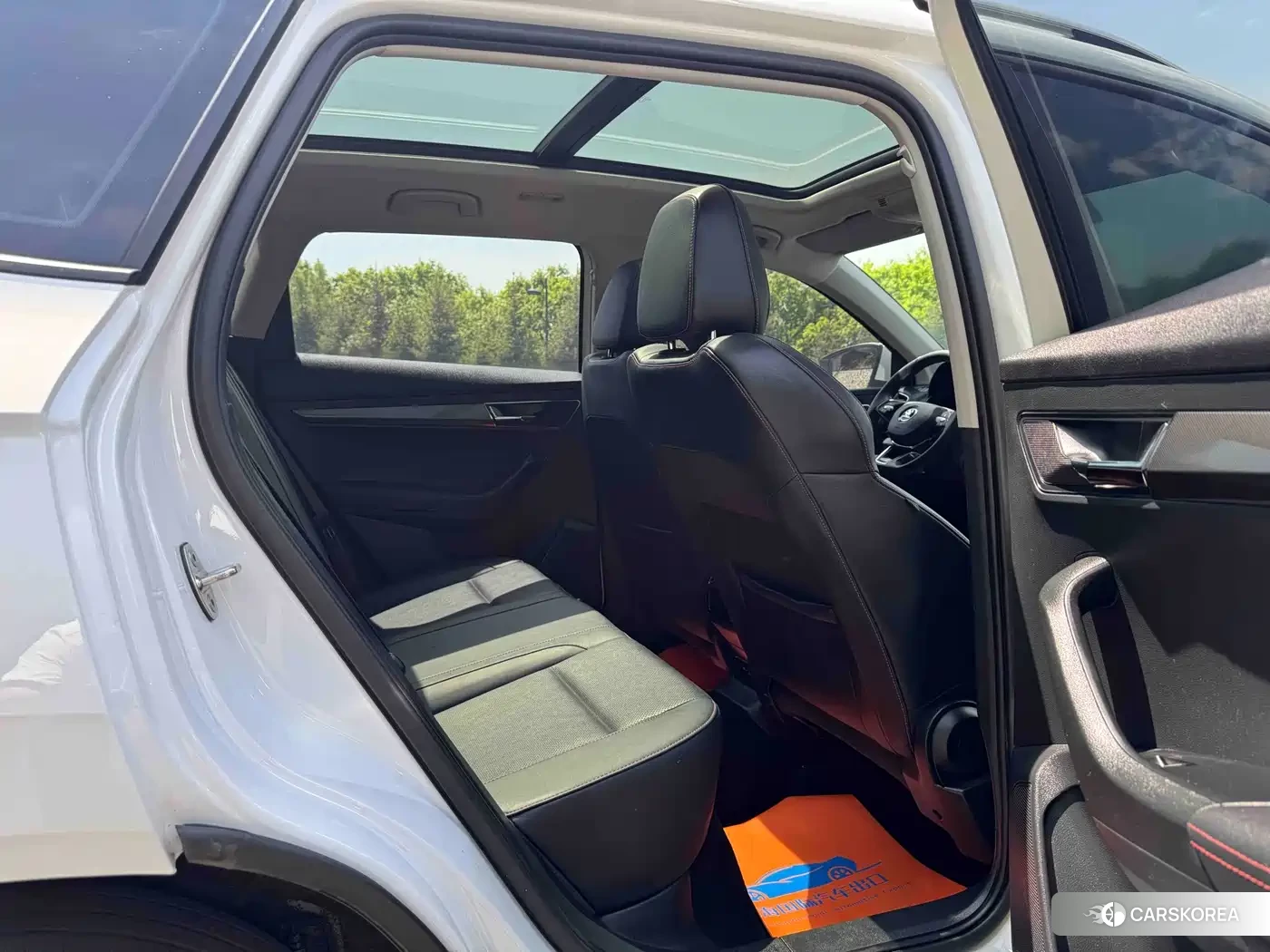 Skoda Karoq 2023 Белый из Китая, фото 6