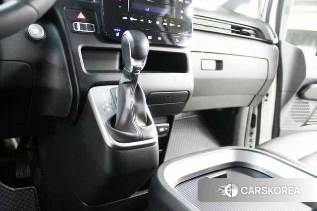 Hyundai Staria 2023 Белый из Кореи, фото 6