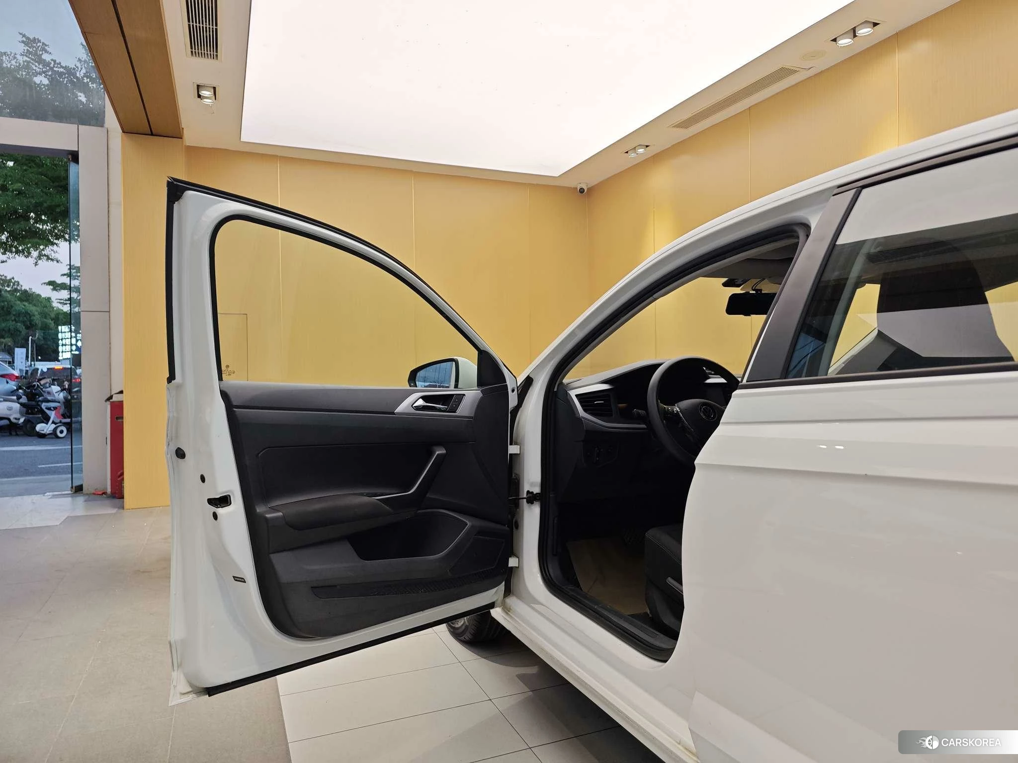 Volkswagen Polo 2023 Белый из Китая, фото 6