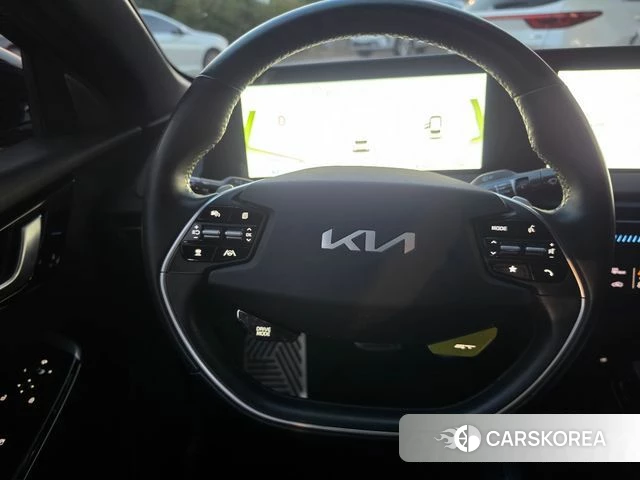 Kia EV6 2023 Серебристо-серый из Кореи, фото 6