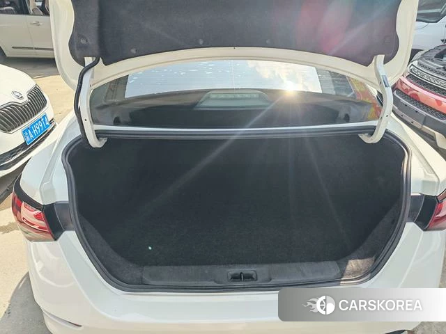 Nissan Sylphy 2022 Белый из Китая, фото 6