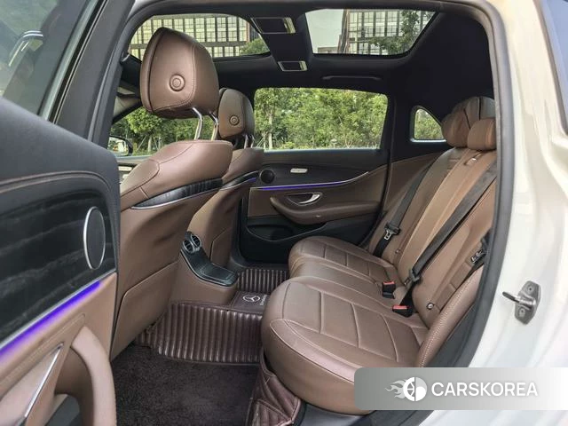 Mercedes-Benz E-Class 2021 Белый из Китая, фото 6