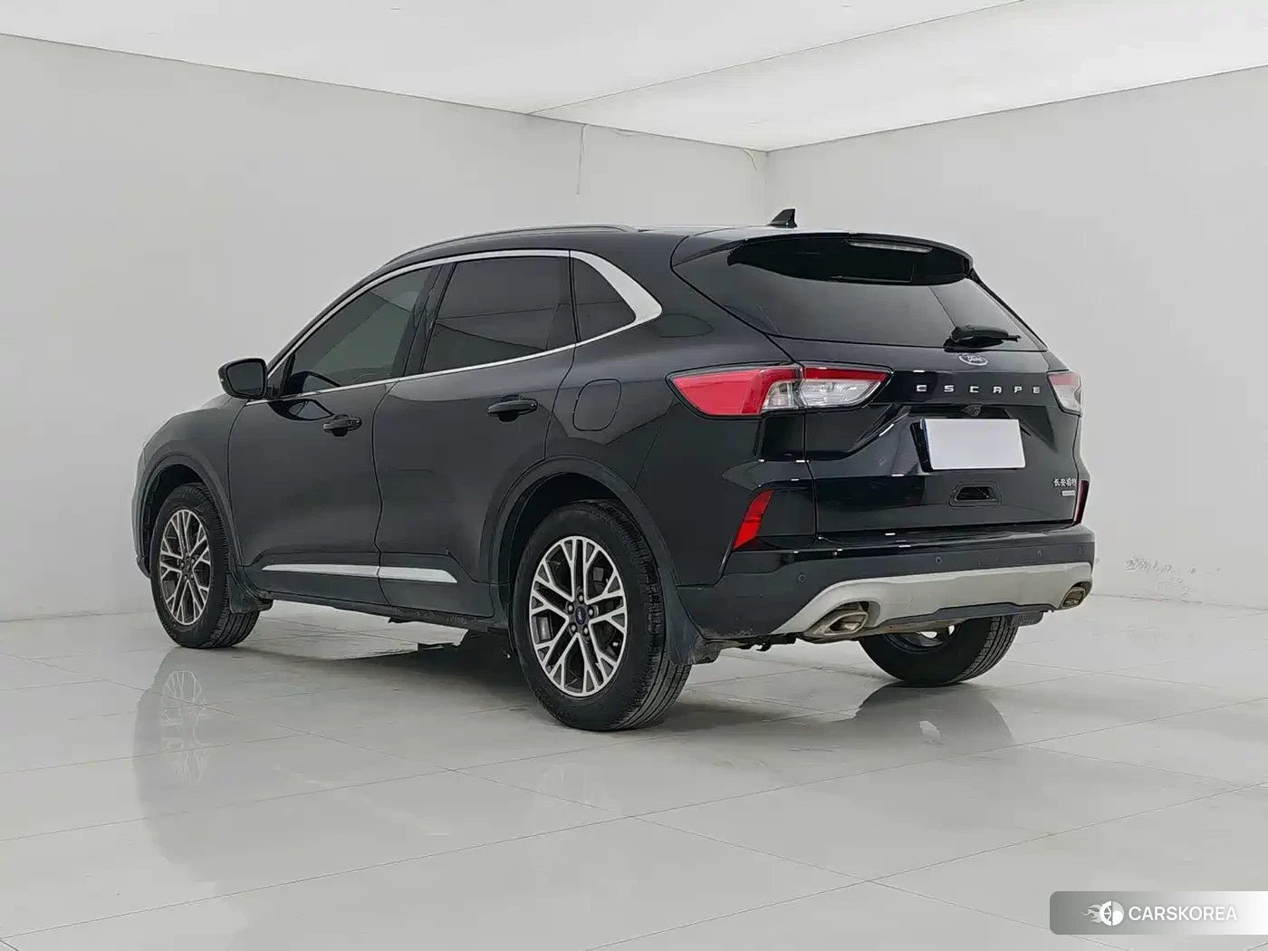 Ford Escape 2023 Черный из Китая, фото 6