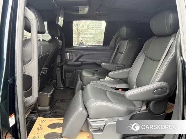 Toyota Granvia 2023 Черный из Китая, фото 6