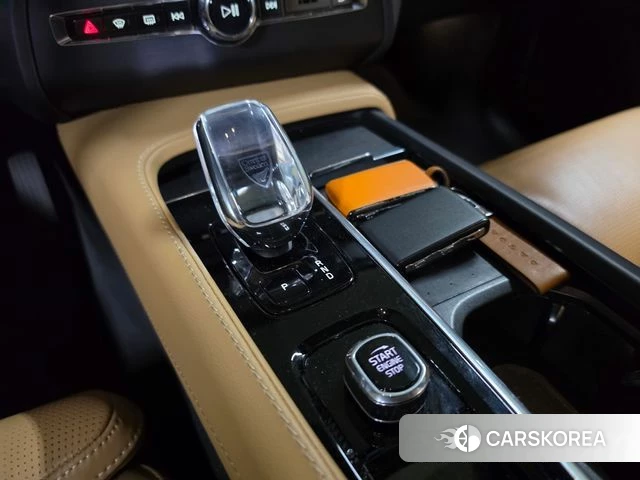 Volvo XC90 second Generation 2022 Серебристо-серый из Кореи, фото 6