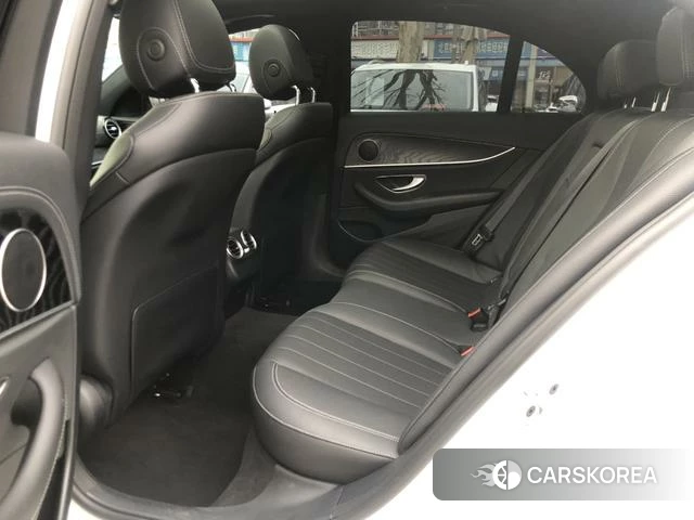 Mercedes-Benz E-Class 2021 Белый из Китая, фото 6