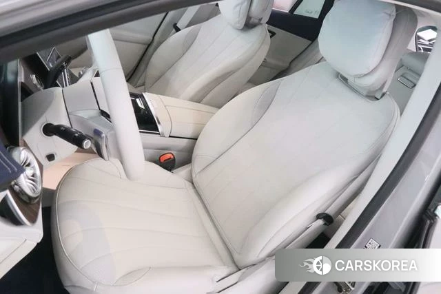 Mercedes-Benz EQE 2024 Серебристо-серый из Китая, фото 6